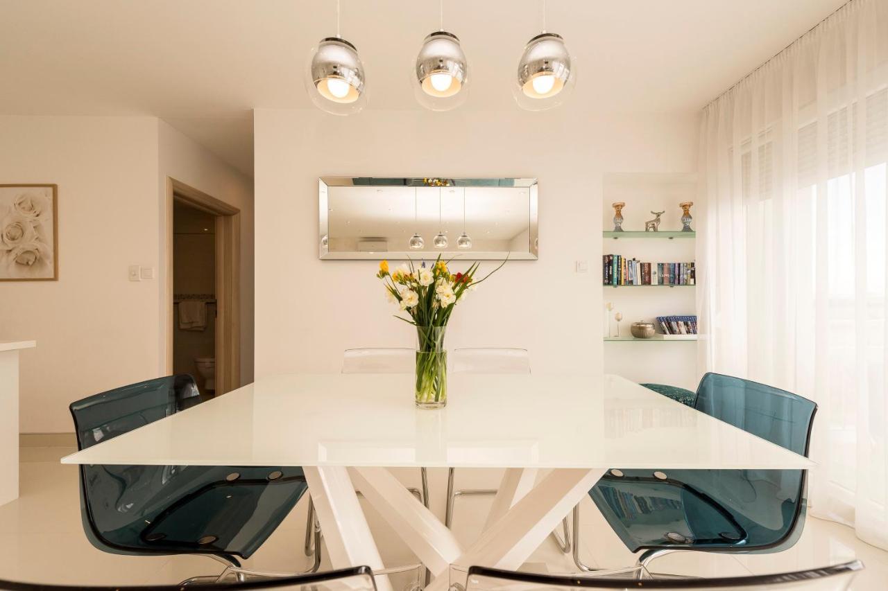 Urban Luxury Apartment Zara Esterno foto