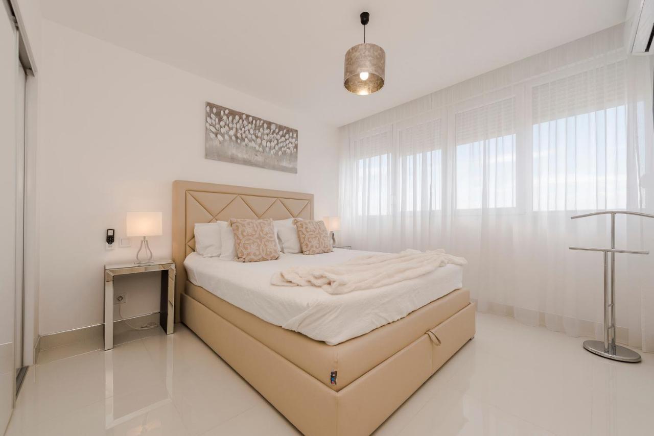 Urban Luxury Apartment Zara Esterno foto