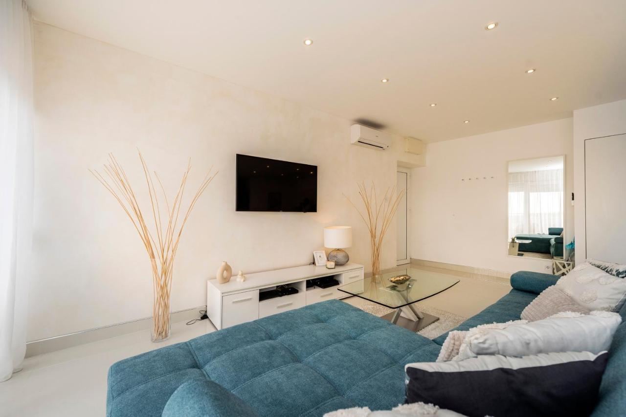 Urban Luxury Apartment Zara Esterno foto