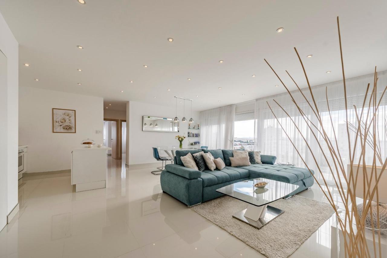 Urban Luxury Apartment Zara Esterno foto
